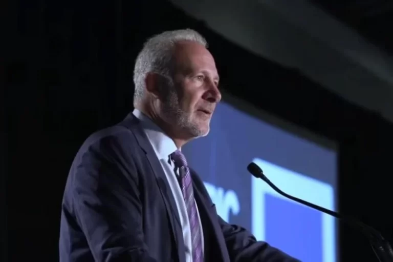 peter-schiff-slams-trumps-crypto-donors-over-trump-accounts-bitcoin-tease-0f60d44.webp