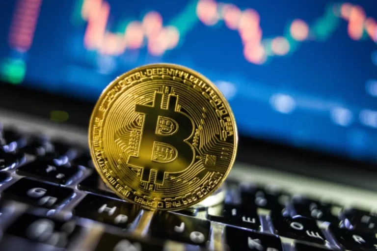 bitcoin-funding-rate-hits-19-month-high-heres-what-it-means-c534c13.webp
